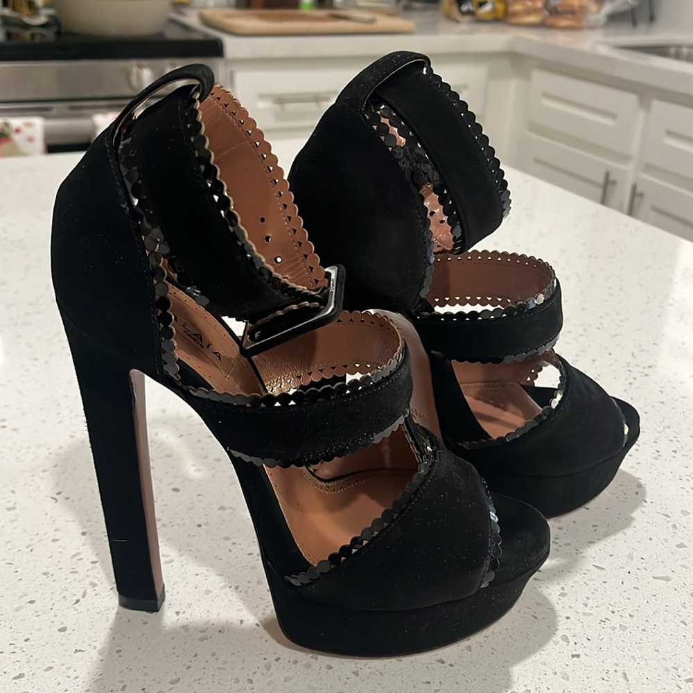 Alaia paris Size 37 women’s black suede strap heels great condition - Picture 4 of 16